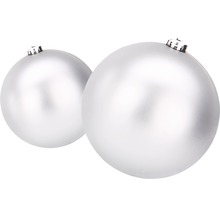 Zwei Christbaumkugeln aus Kunststoff