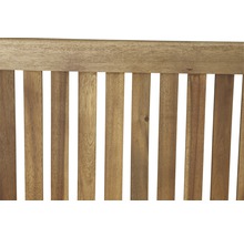Detailansicht einer Gartenbank aus Holzlatten