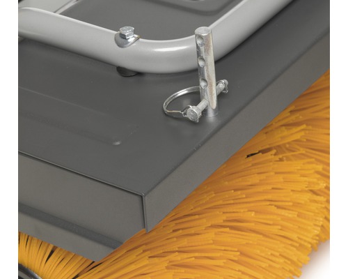 Detailansicht einer Kehrmaschine mit Bürsten
