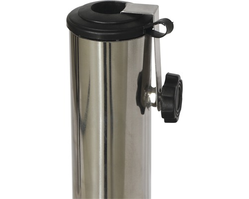 Vue détaillée d''un support de parasol en acier inoxydable avec vis de blocage