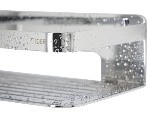Tiger Logo auf einem Badezimmerregal aus Metall