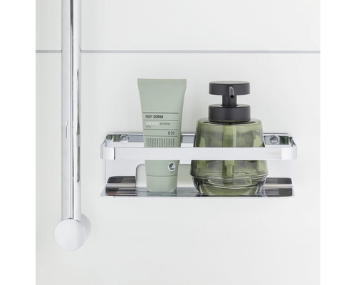 Duschregal mit Fußpeeling und Seifenspender
