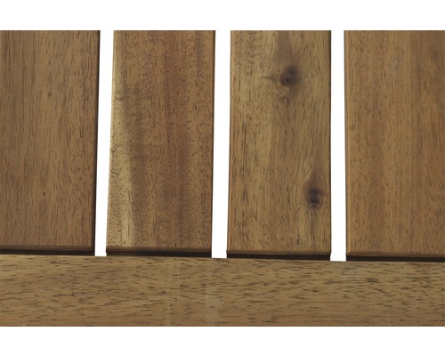 Detailansicht von Gartenmöbeln aus Akazienholz