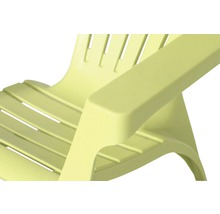 Vue détaillée d''une chaise de jardin en plastique