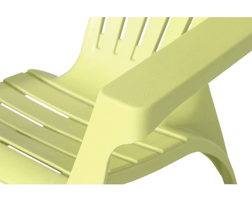 Vue détaillée d''une chaise de jardin en plastique