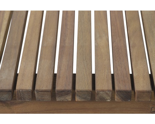 Vue détaillée d''un banc de jardin en lattes de bois