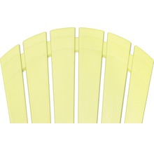 Vue détaillée du dossier d''une chaise Adirondack en lattes de plastique