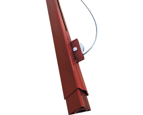 Vue détaillée d''un support de montage rouge avec câble de traction