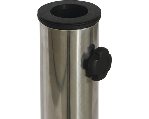 Gros plan d''un pied de parasol en acier inoxydable avec vis de blocage.