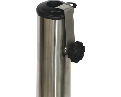 Détail d''un pied de parasol en acier inoxydable avec mécanisme de réglage