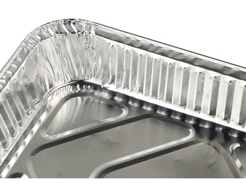 Gros plan d''un plat à gratin en aluminium