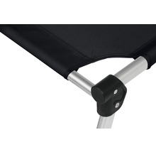 Vue détaillée d''un lit pour chien avec revêtement noir et cadre argenté