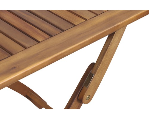 Vue détaillée d''une table de jardin en bois avec mécanisme pliant