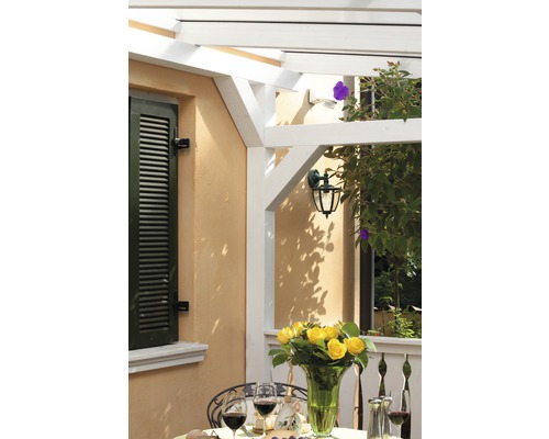 Terrasse avec pergola, table et décoration