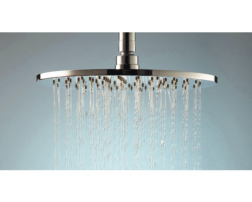 Regendusche mit Wasserstrahl