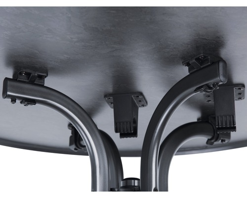 Detailansicht Tischunterseite mit Tischplatte und Tischbeinen