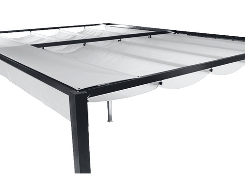 Pergola mit verschiebbarem Sonnenschutz