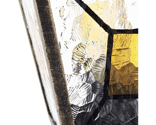 Gros plan d''un verre à motifs