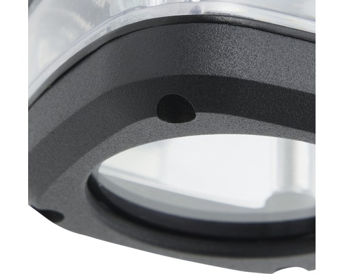 Gros plan d''une lampe avec boîtier noir et verre transparent