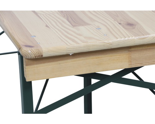 Vue détaillée d''une table de brasserie avec plateau en bois et structure métallique