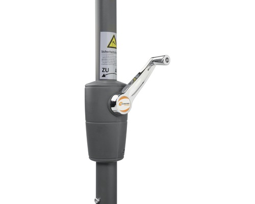 Detailansicht einer Kurbel zum Öffnen und Schließen eines Sonnenschirms, mit Schneider Logo