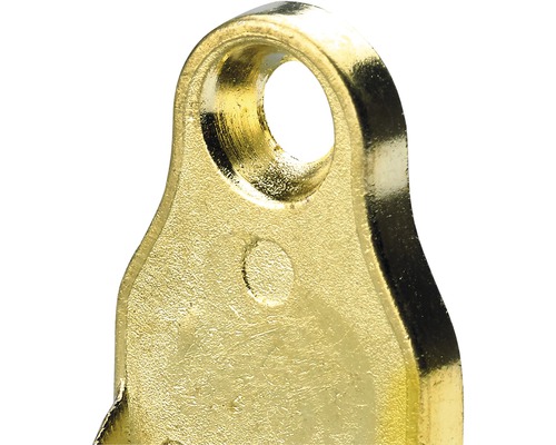 Detailansicht eines goldenen Beschlags mit Loch für Schrauben zur Befestigung