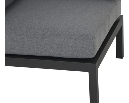 Detailaufnahme eines Outdoor-Sofas mit Polster und Aluminiumrahmen