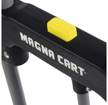 Vue détaillée d''un chariot de transport Magna Cart avec bouton-poussoir jaune