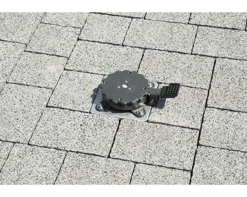 Einbauleuchte im Pflastersteinboden