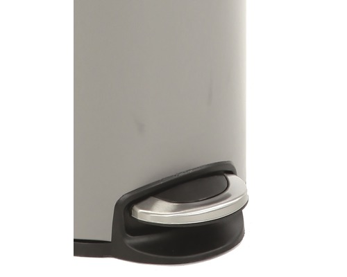 Detailansicht eines Treteimers mit Pedal