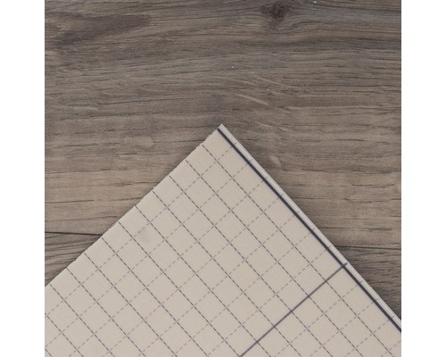 Tapis de découpe carré sur fond en bois