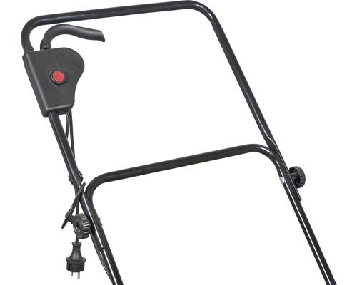 Griffbügel eines Rasenmähers mit Bedienelementen und Netzkabel