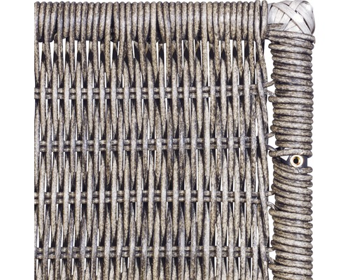 Detailansicht eines geflochtenen Möbelstücks aus Polyrattan