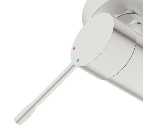 Gros plan d''une commande de robinet avec indication de la température