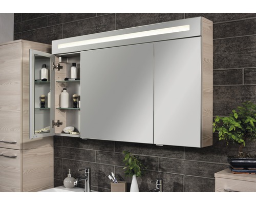 Armoire de toilette avec éclairage, partiellement ouverte, pour l''équipement de salle de bain