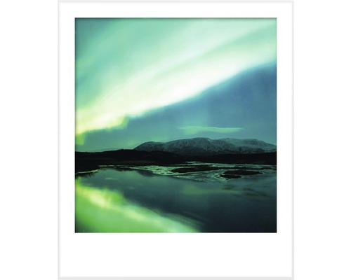 Gerahmtes Bild mit Landschaftsmotiv und Gewässer