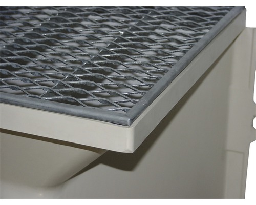 Detailansicht eines Ablagerostes mit Metallgitter