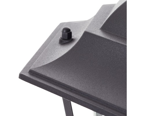 Vue détaillée d''un luminaire d''extérieur avec élément de fixation