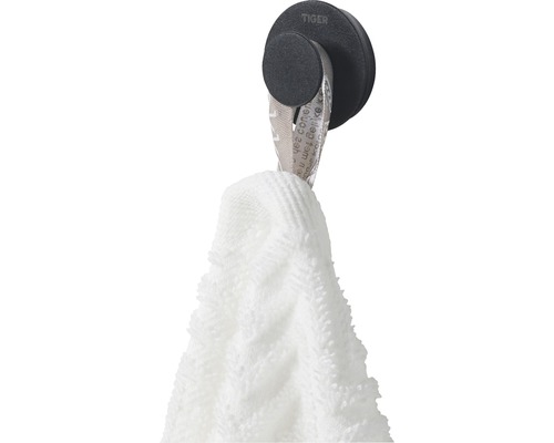 Crochet porte-serviette avec logo Tiger et serviette blanche