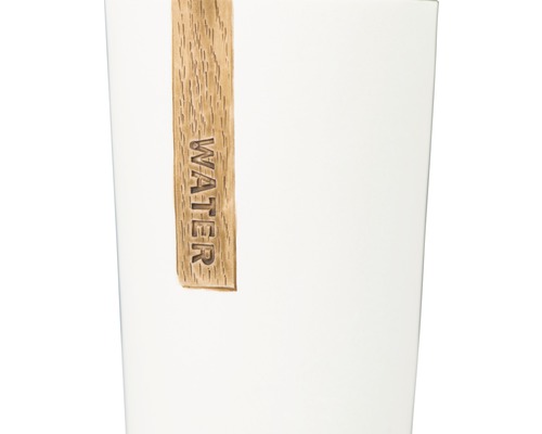 Weißer Pflanztopf mit Holzetikett mit der Aufschrift Wasser