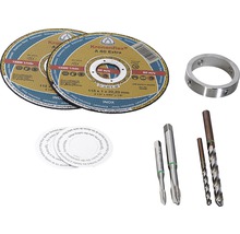Set mit zwei Trennscheiben, einem Ring und verschiedenen Bohrern