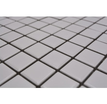 Carreaux carrés dans un quadrillage de carreaux
