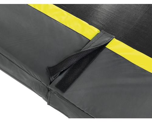 Détail d''une protection de trampoline avec fermeture velcro