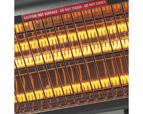 Nahaufnahme eines eingeschalteten Heizstrahlers mit dem Warnhinweis: Heiße Oberfläche – Nicht berühren – Nicht abdecken.