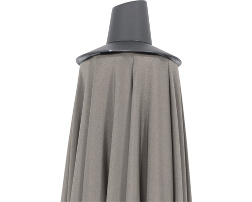 Detailansicht eines geschlossenen Sonnenschirms