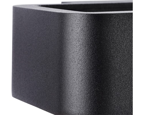 Gros plan d''un luminaire extérieur noir