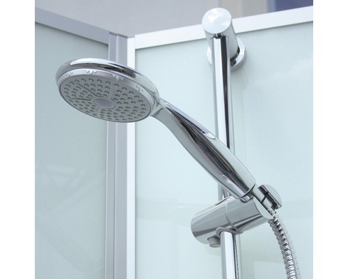 Douchette avec flexible de douche et support dans la salle de bain
