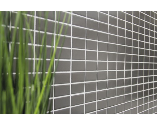 Wandfliesen mit rechteckigem Format und Fugen