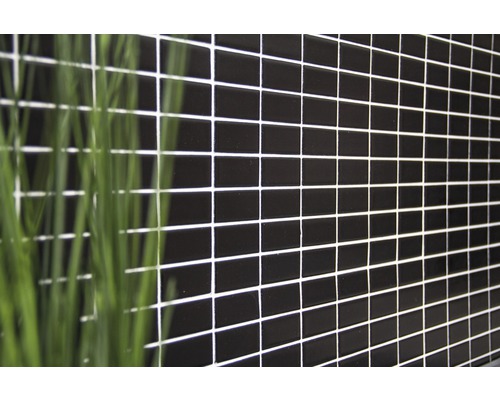 Wandfliesen mit Mosaikmuster und Pflanzendekoration