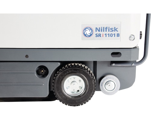 Vue détaillée d''une balayeuse Nilfisk SR 1101 B avec roues